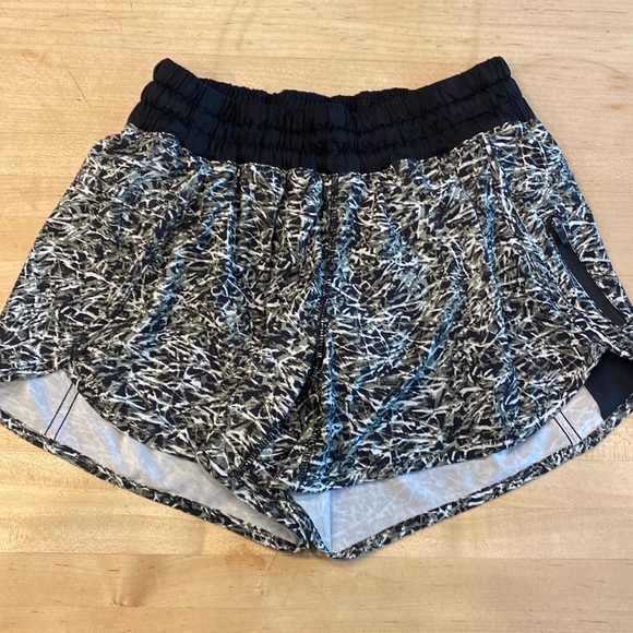Lululemon 3.5” HR Tracker Shorts - Picture 1 of 6
